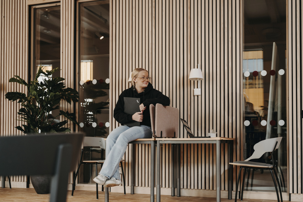 Foto på elev på introduktionsprogrammet.