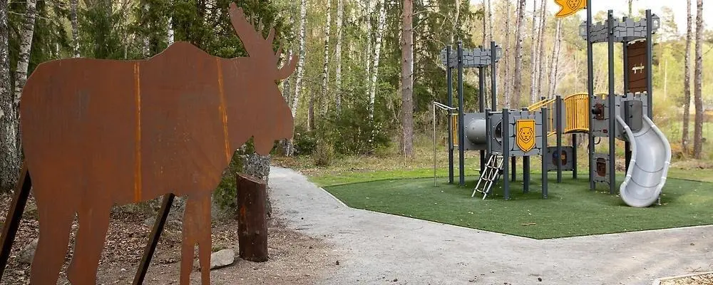 Foto på Älgvägens lekplats.